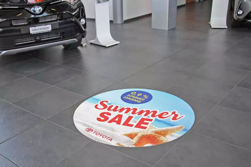 Bild: Toyota Summer-Sale Bodenkleber